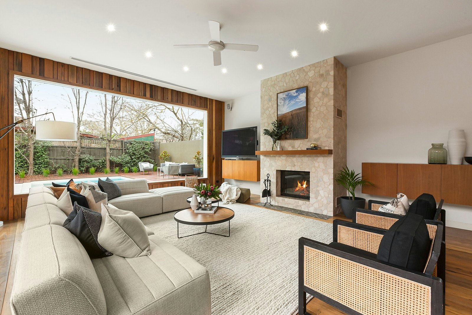 27 Iris Road, Glen Iris, VIC