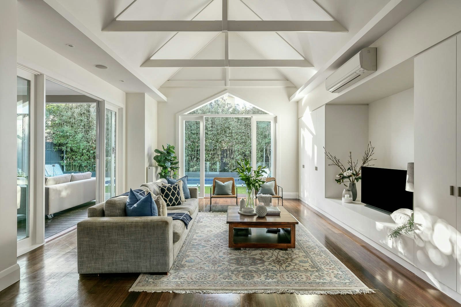 2 Seaview Avenue, Brighton, VIC