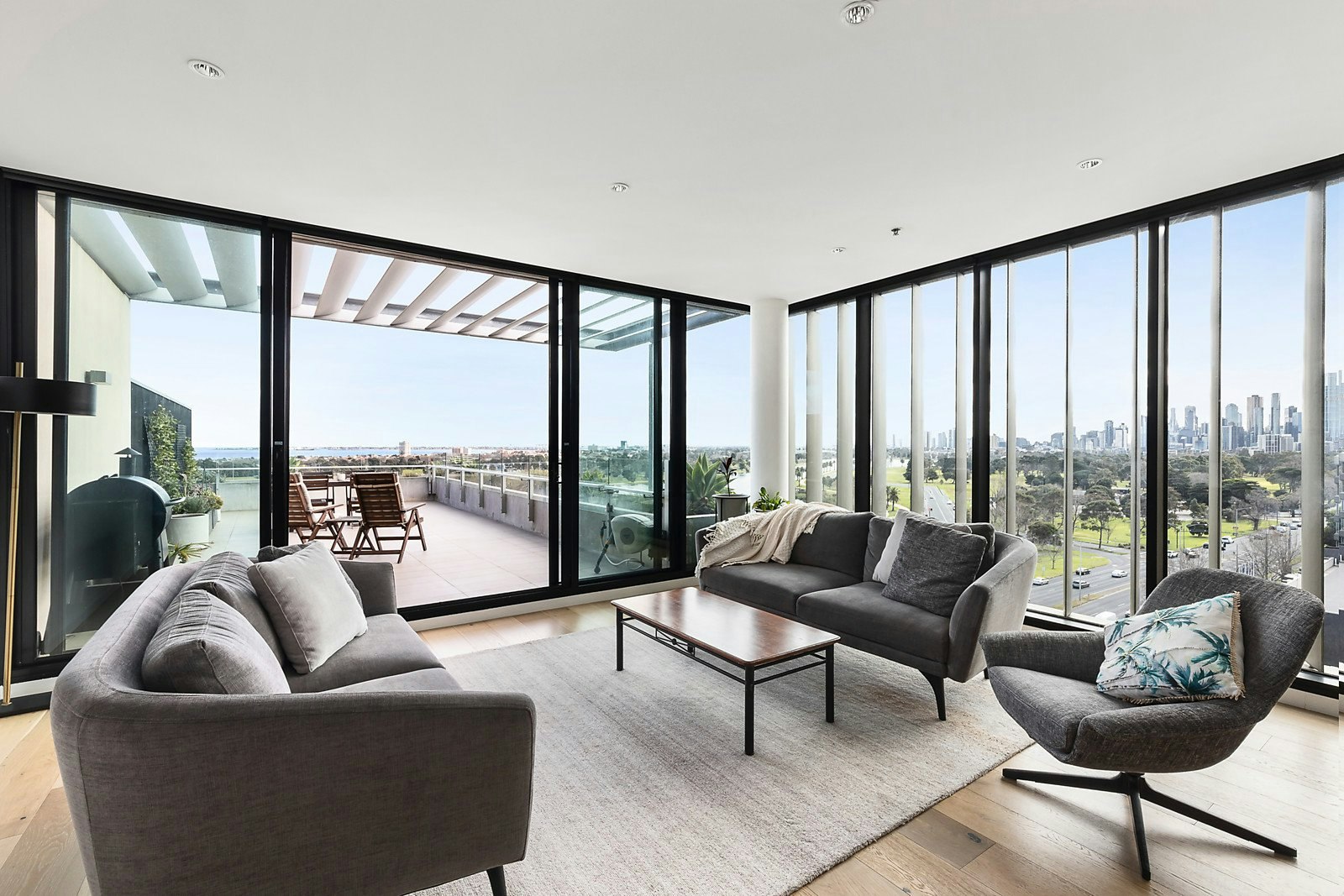 1009/70 Queens Road, Melbourne, VIC