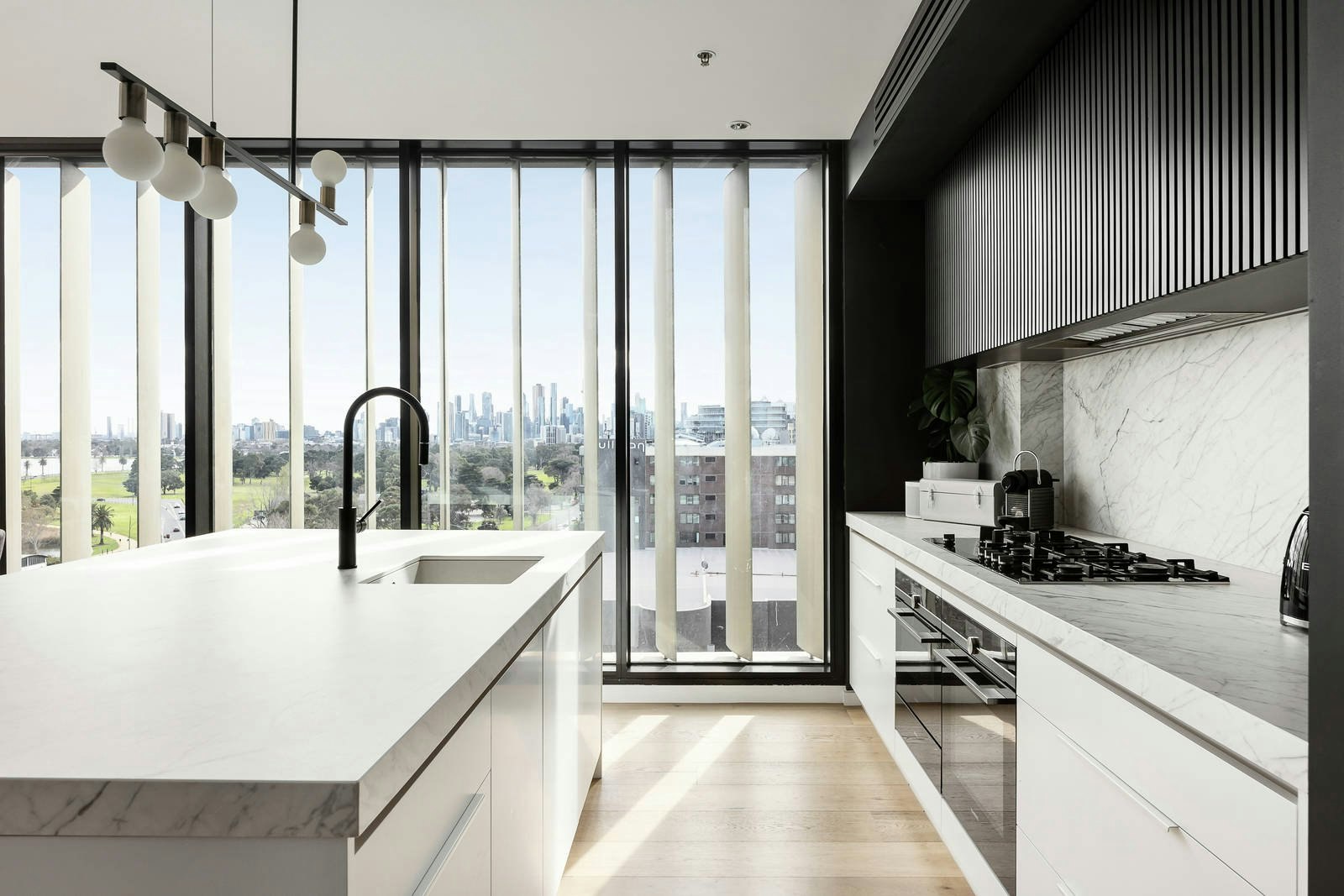 1009/70 Queens Road, Melbourne, VIC