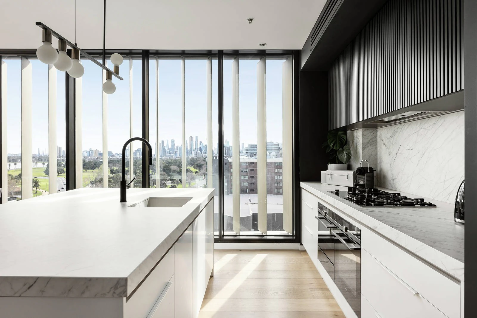 1009/70 Queens Road, Melbourne, VIC