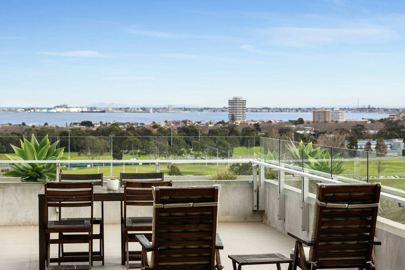 1009/70 Queens Road, Melbourne, VIC