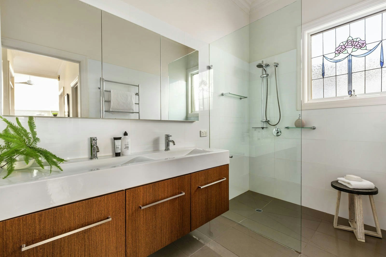 10 Hilltop Avenue, Glen Iris, VIC