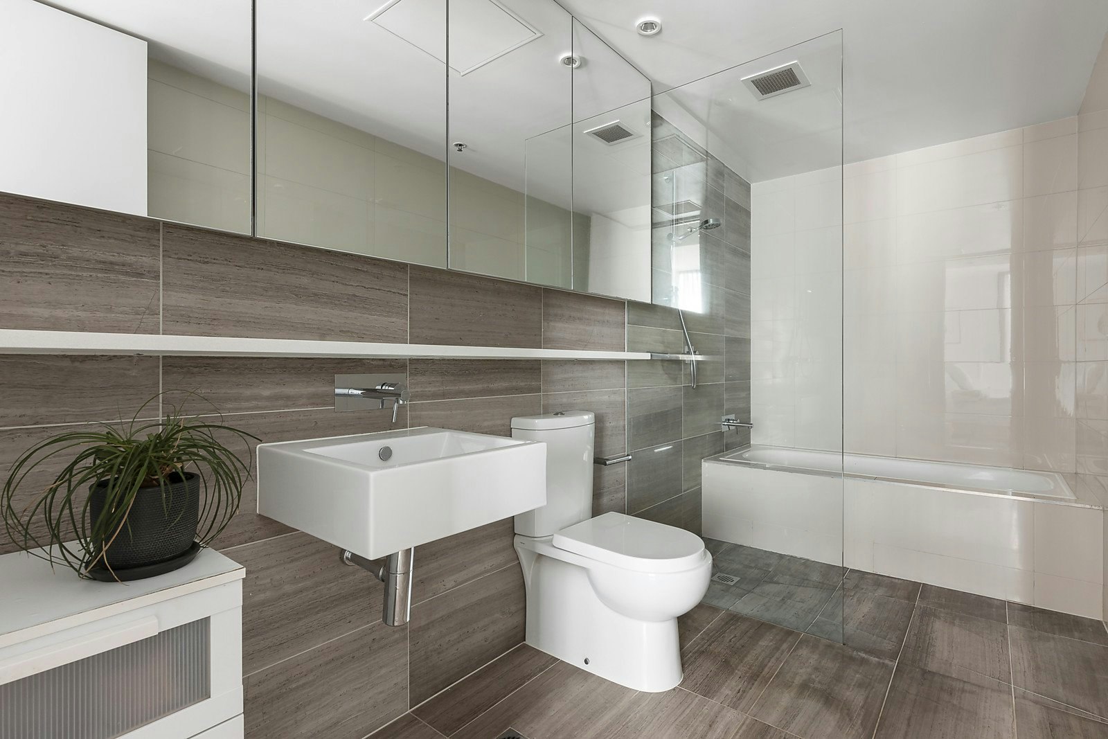 1009/70 Queens Road, Melbourne, VIC