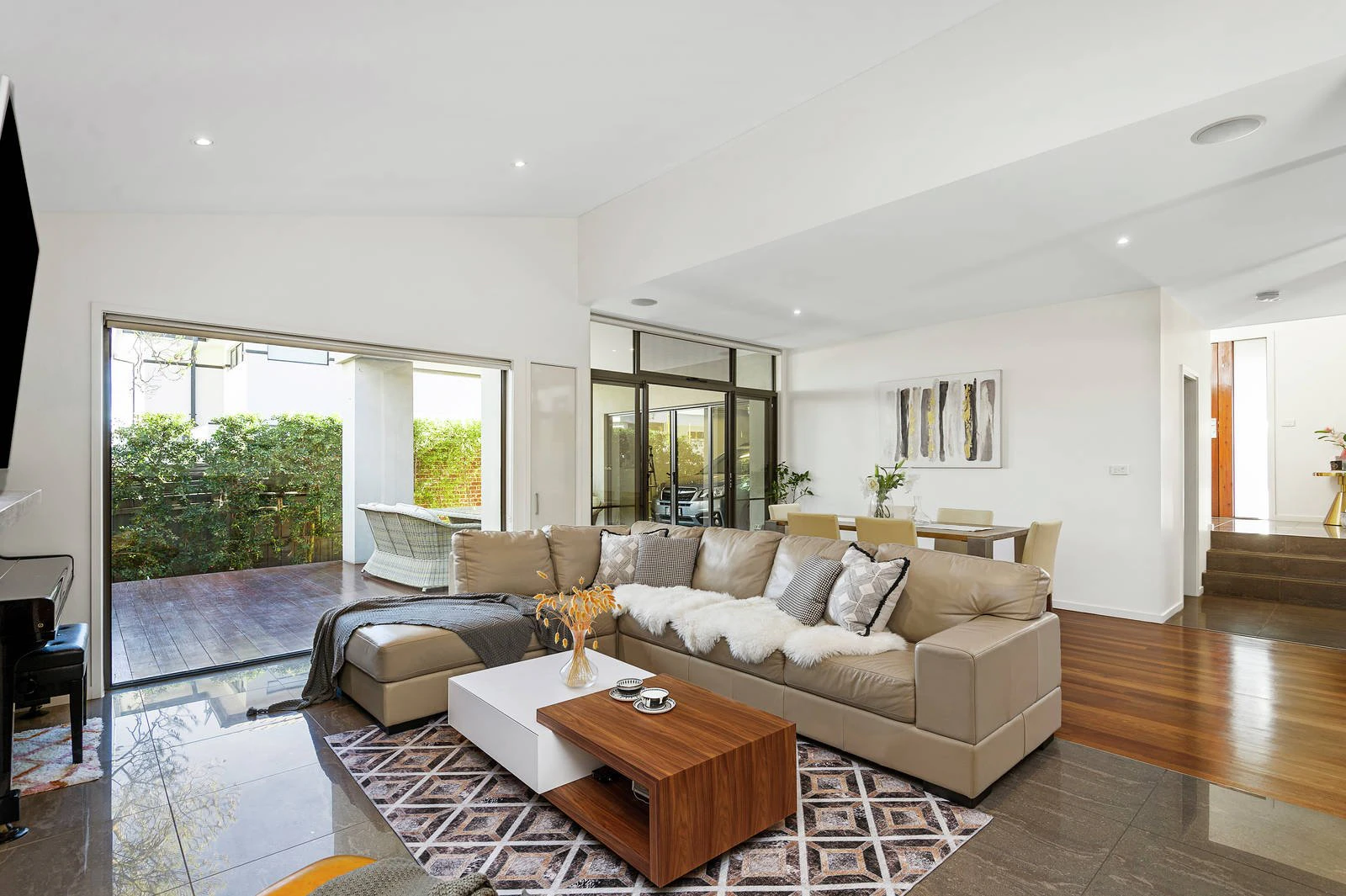2/32 Viewhill Road, Balwyn North, VIC