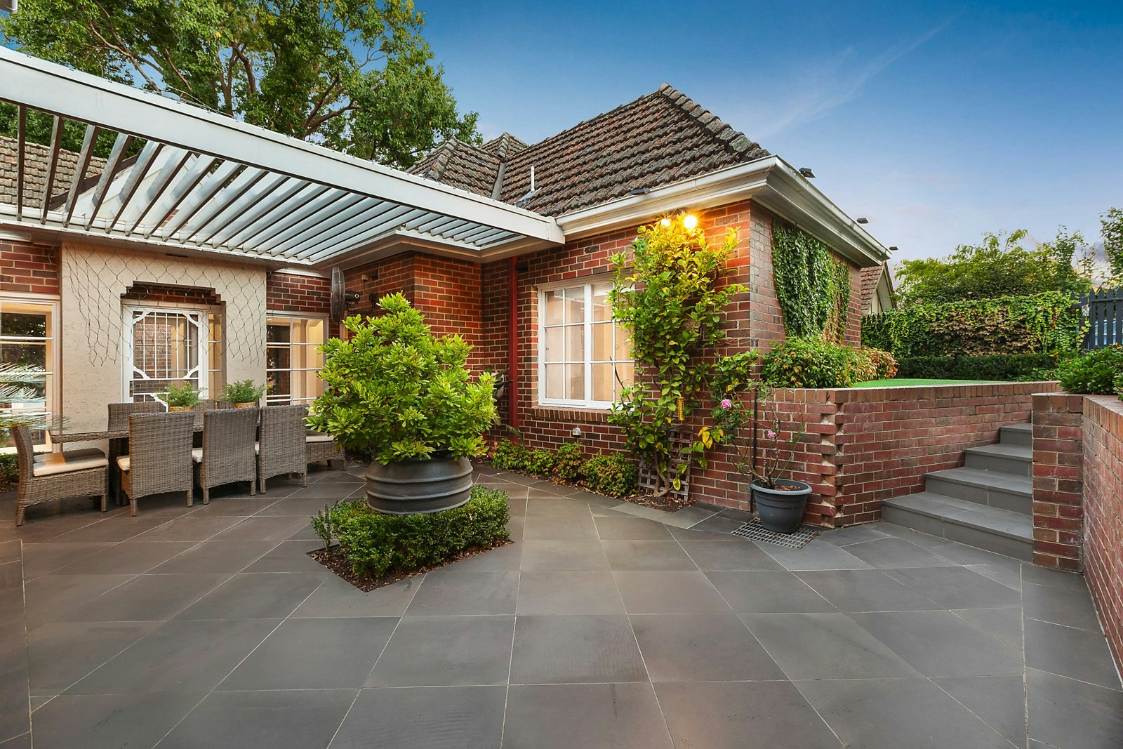 23 Rochester Road, Canterbury, VIC