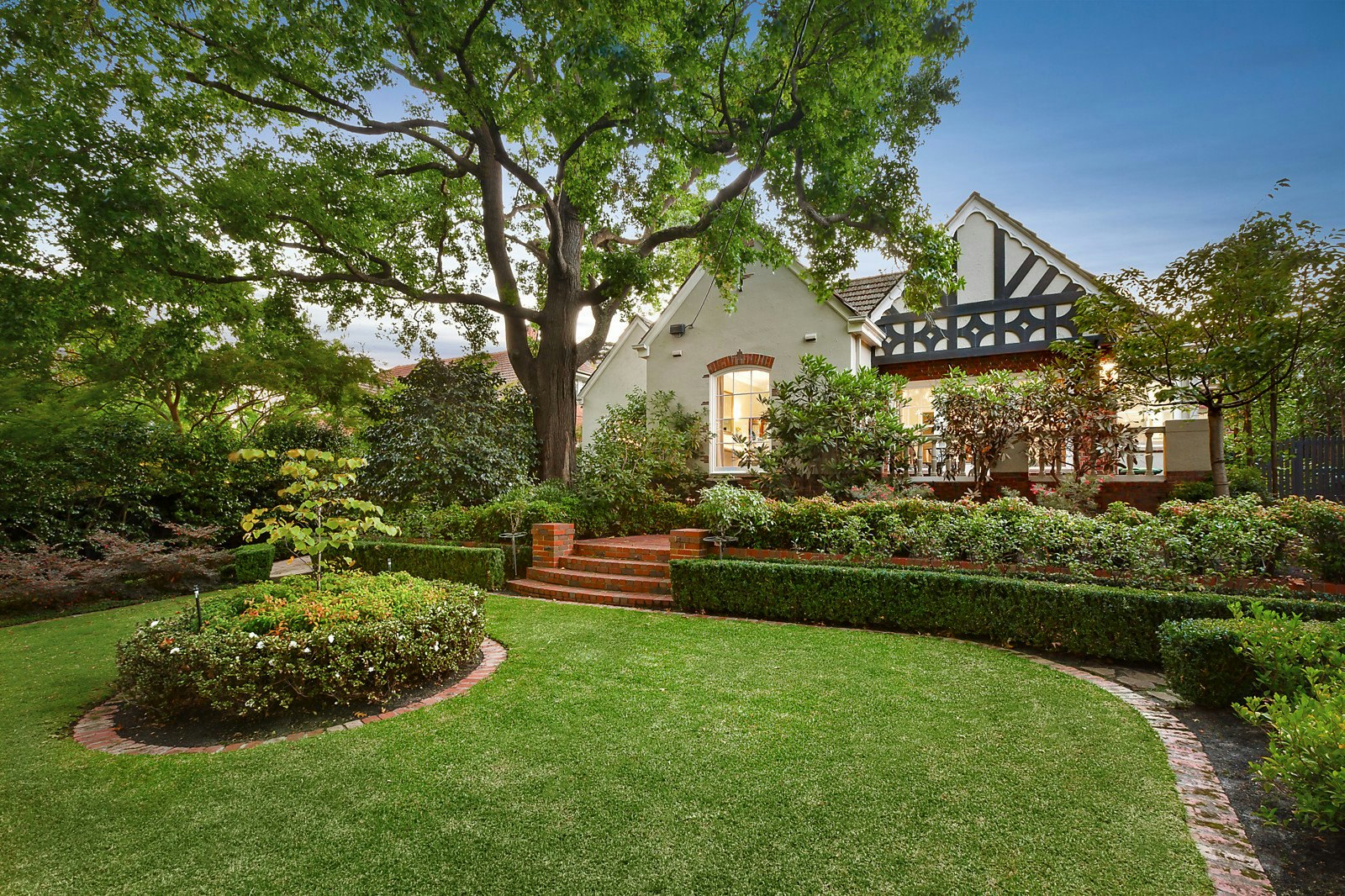 23 Rochester Road, Canterbury, VIC