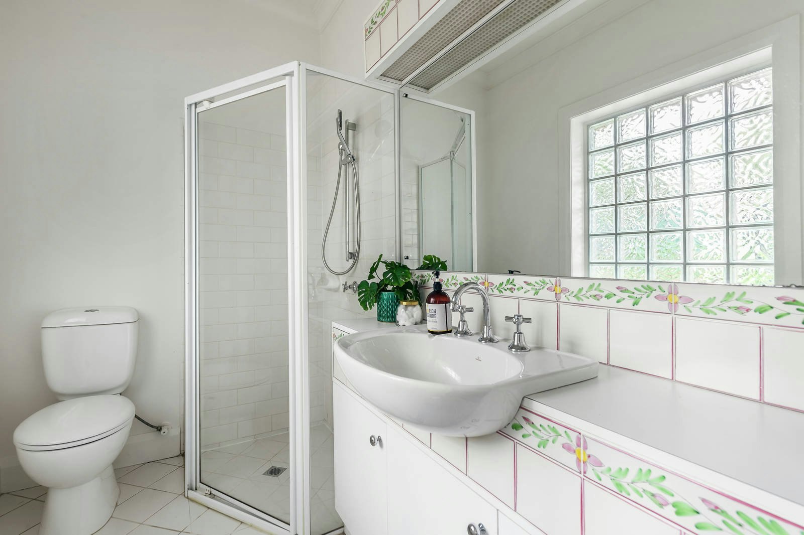 2/18 Christowel Street, Camberwell, VIC