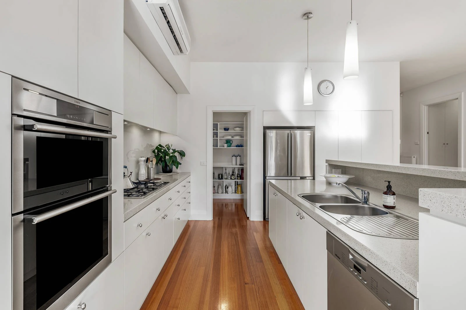 5 Irymple Avenue, Glen Iris, VIC