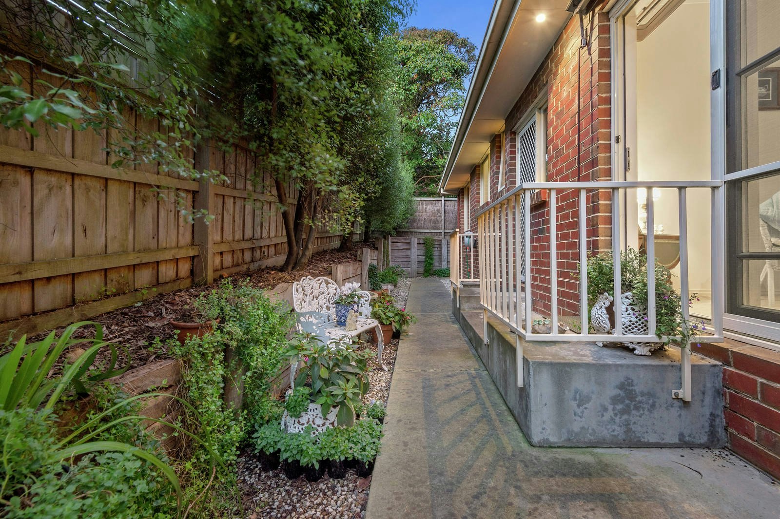 2/1 Lucerne Avenue, Mornington, VIC