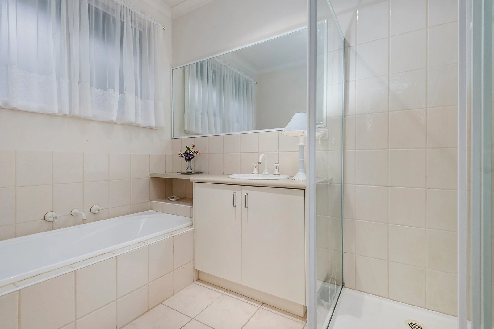 2/1 Lucerne Avenue, Mornington, VIC