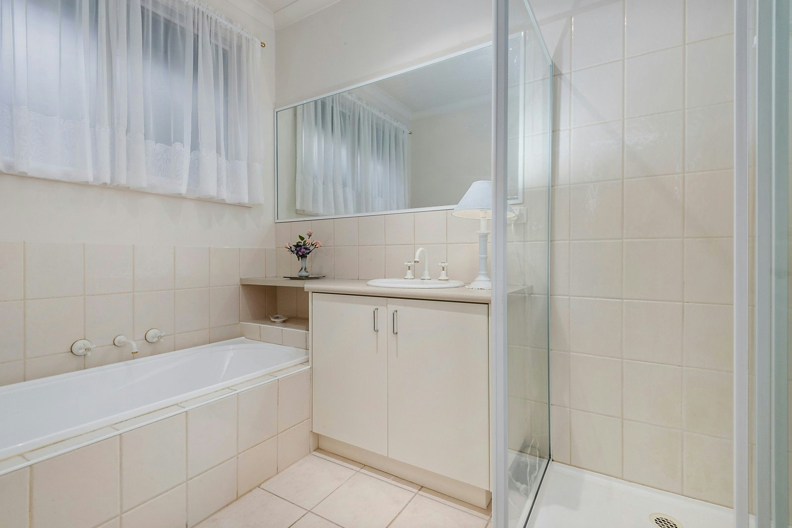 2/1 Lucerne Avenue, Mornington, VIC