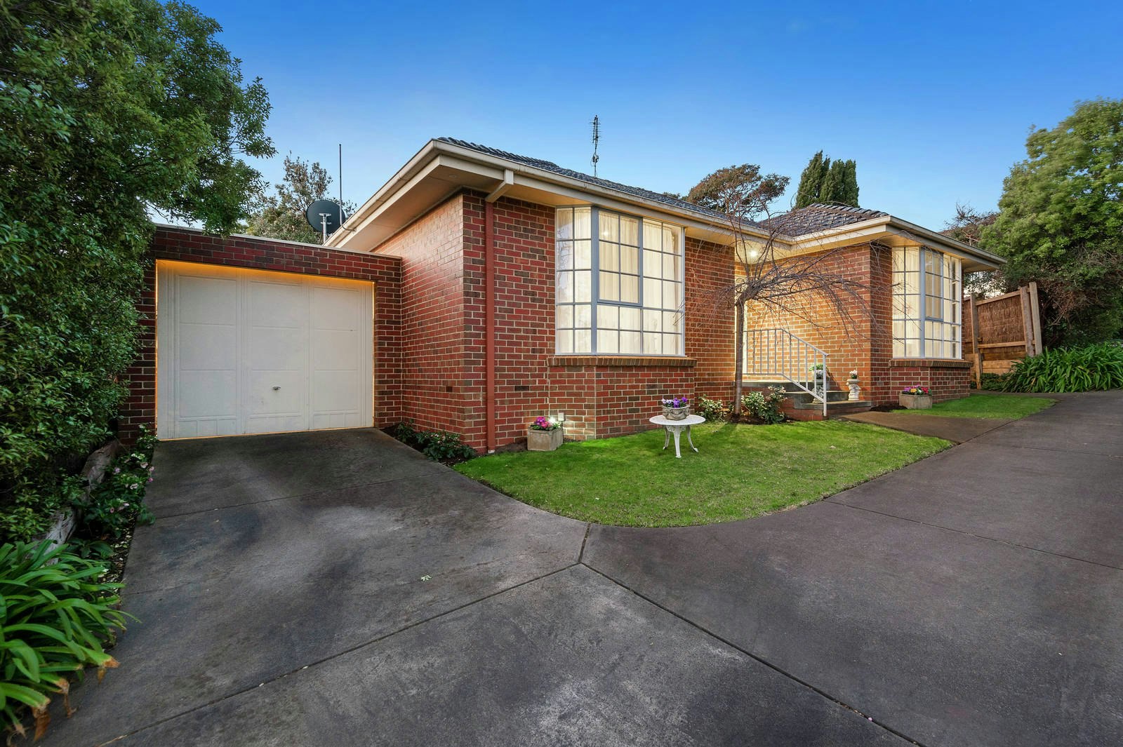 2/1 Lucerne Avenue, Mornington, VIC