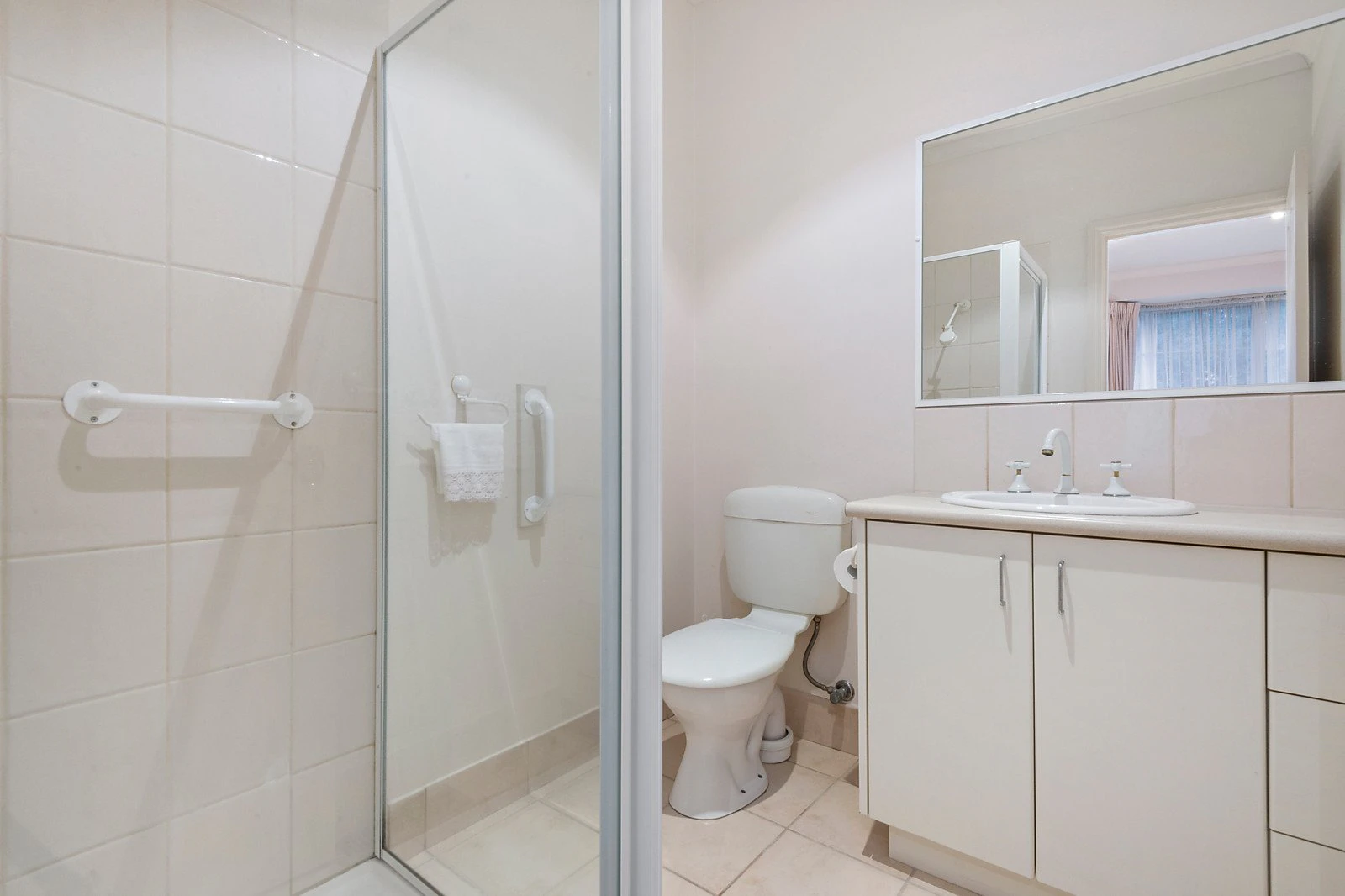 2/1 Lucerne Avenue, Mornington, VIC