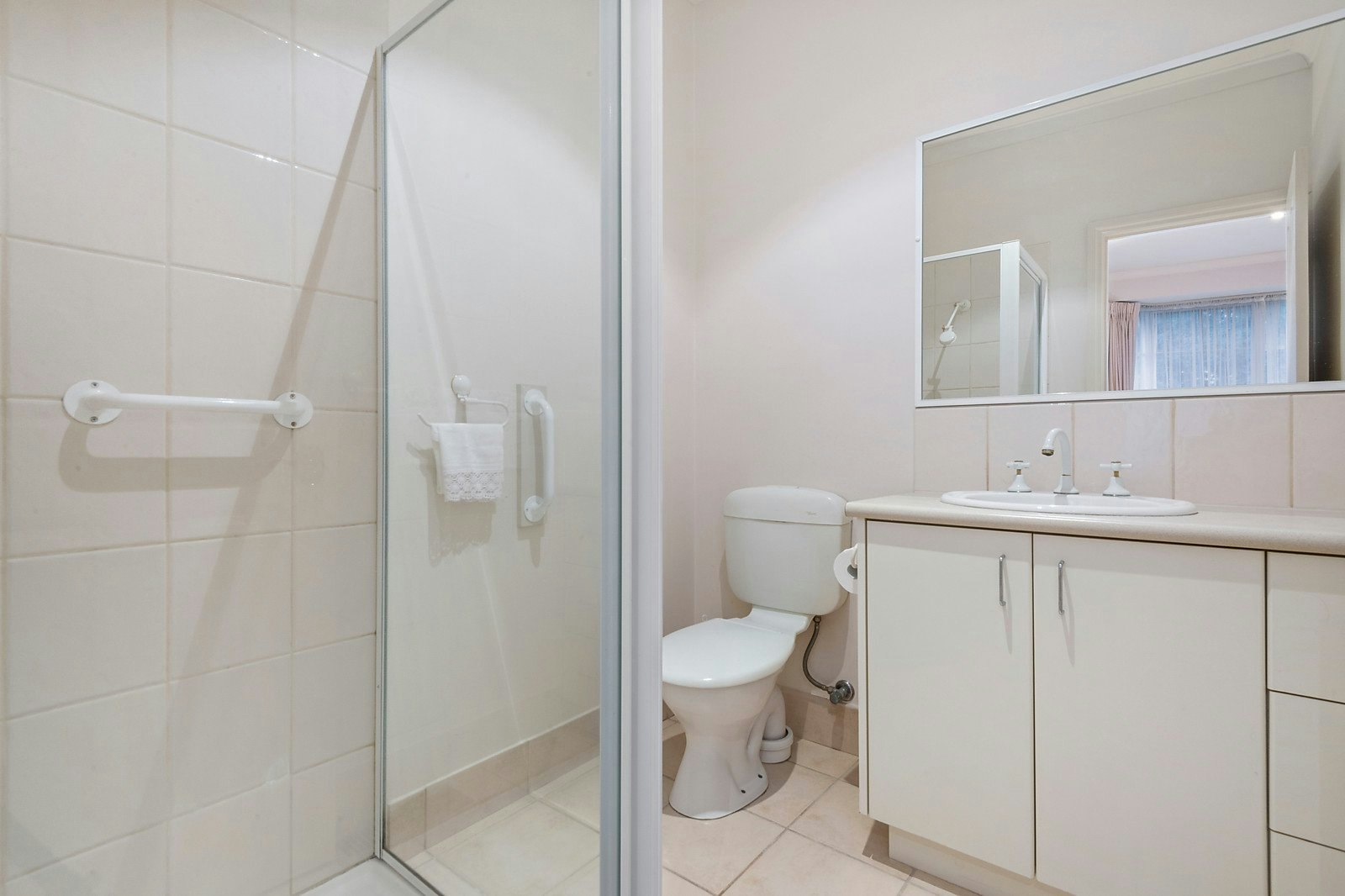 2/1 Lucerne Avenue, Mornington, VIC