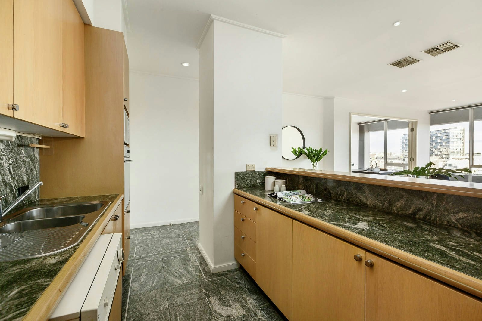 16/286 Toorak Road, South Yarra, VIC