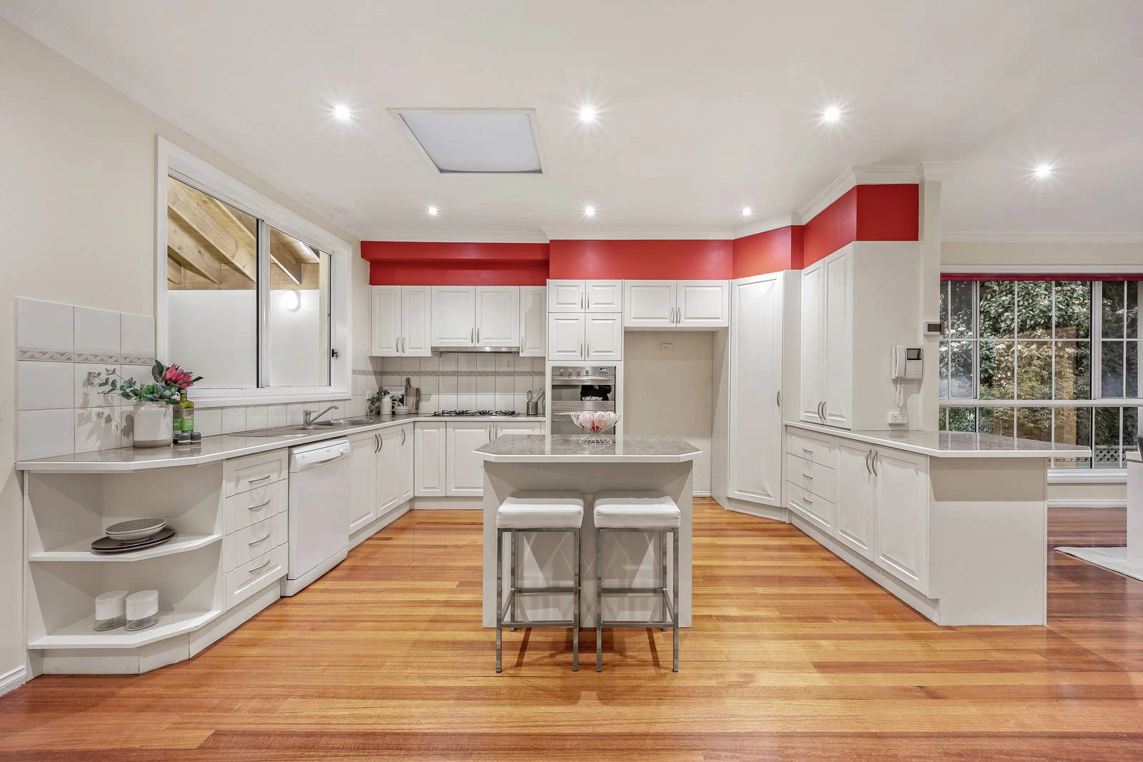 2 Miller Crescent, Mount Waverley, VIC
