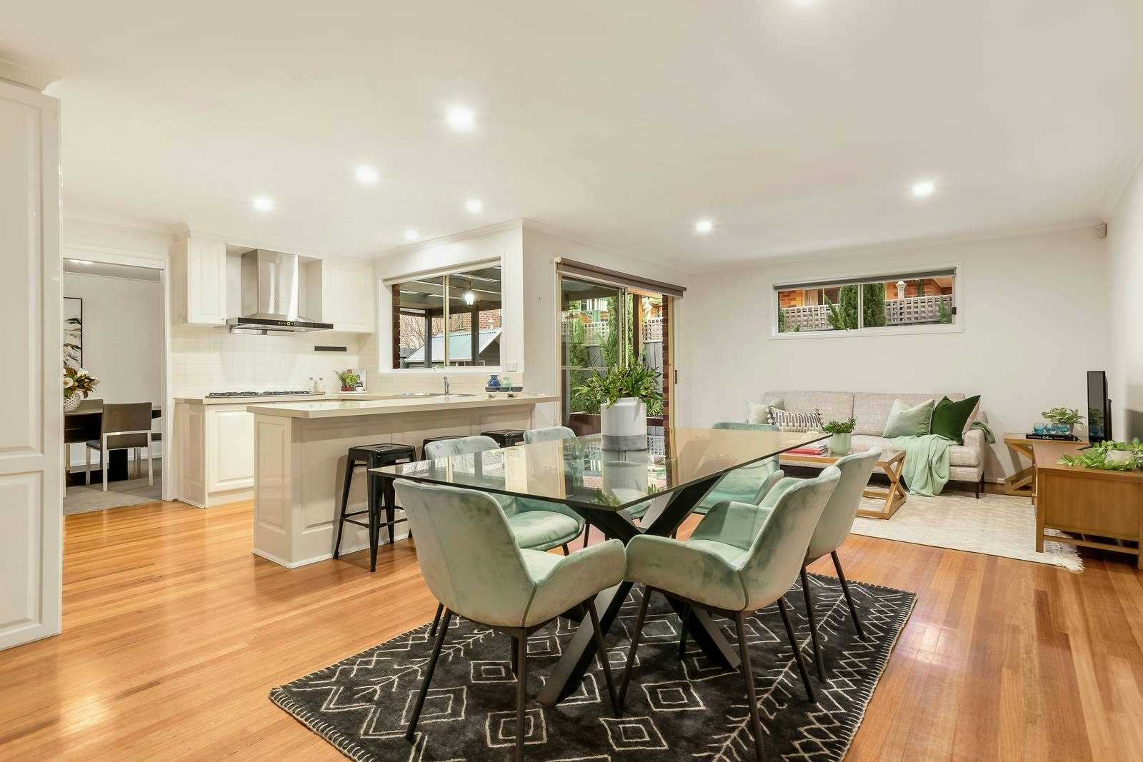 5 Wattlebird Court, Burwood, VIC