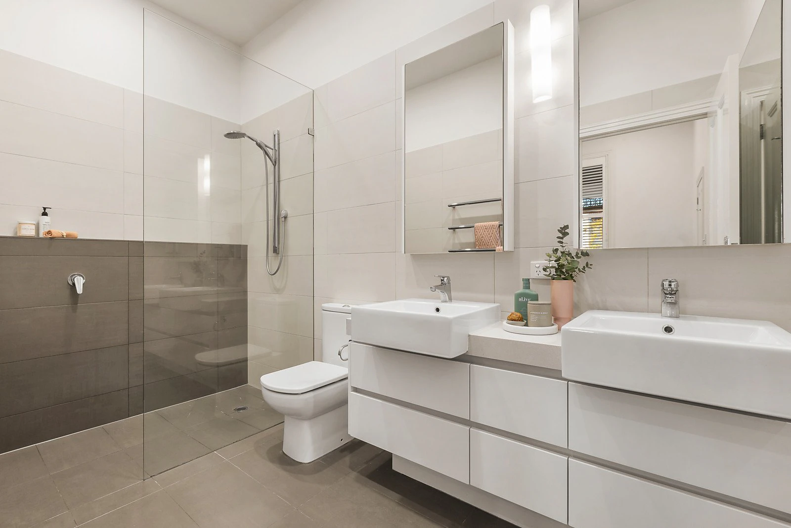 16 Dundas Place, Albert Park, VIC