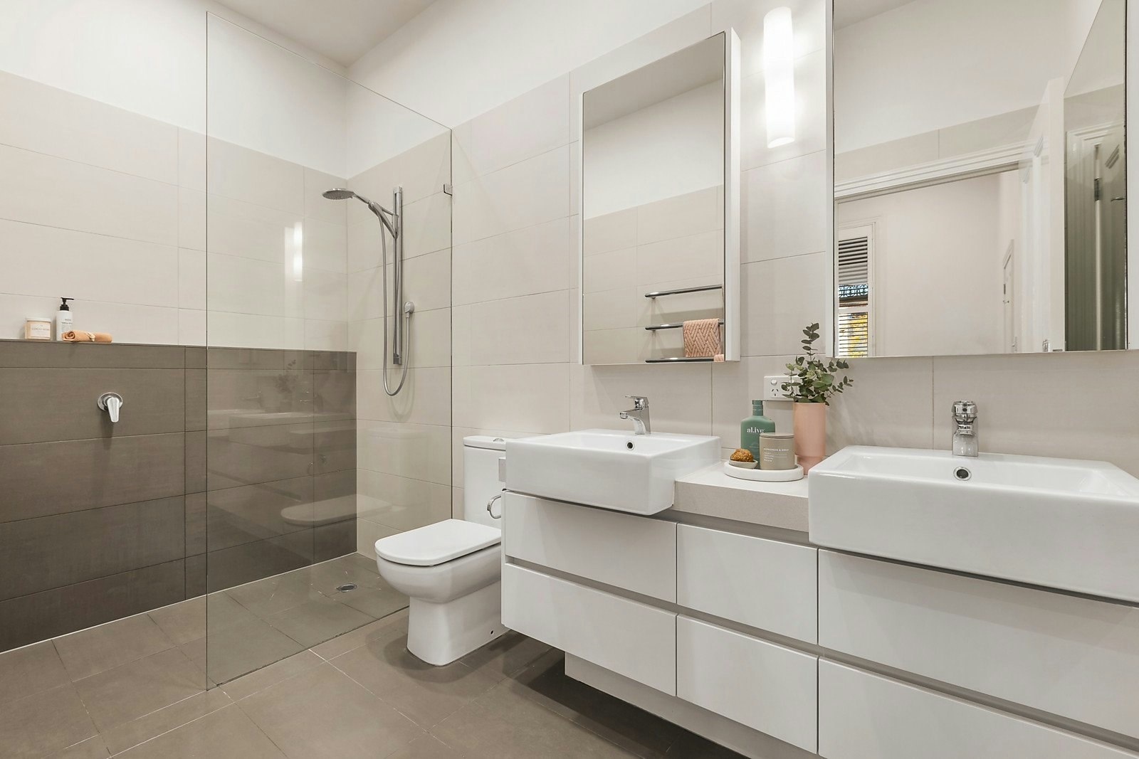 16 Dundas Place, Albert Park, VIC