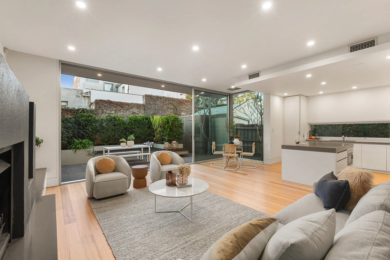 16 Dundas Place, Albert Park, VIC