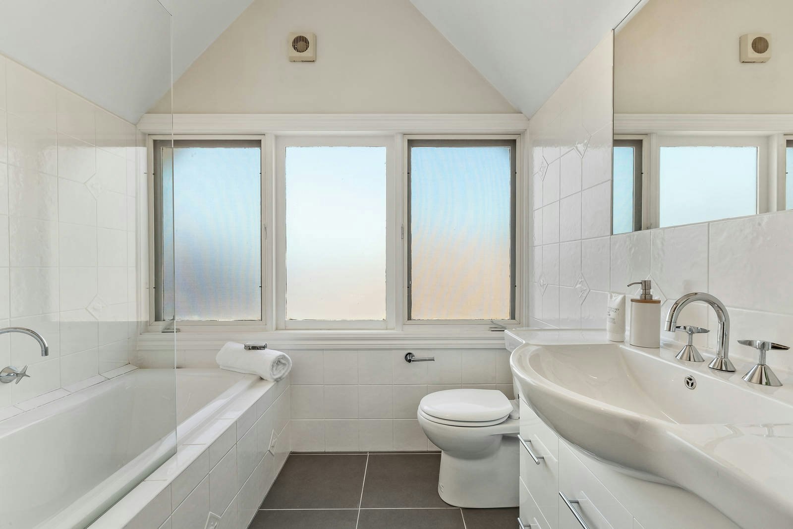 2/22 Midlothian Street, Malvern East, VIC