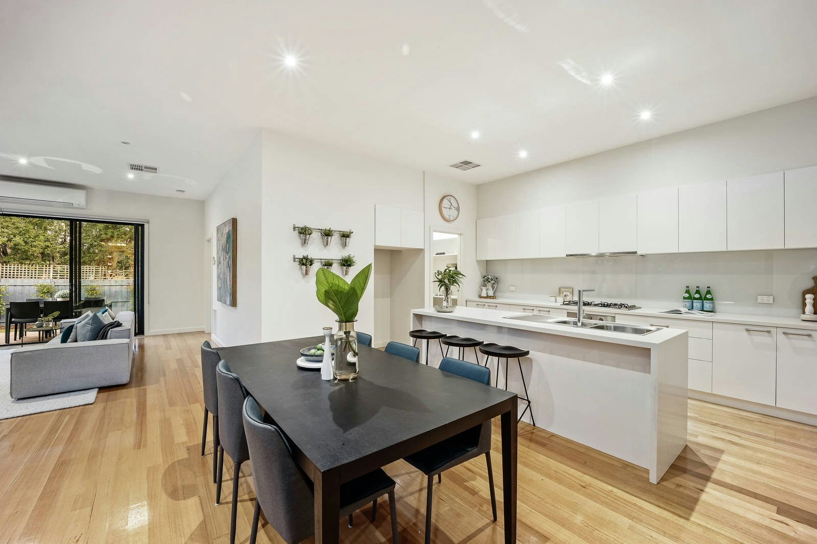 2/320 High Street, Ashburton, VIC