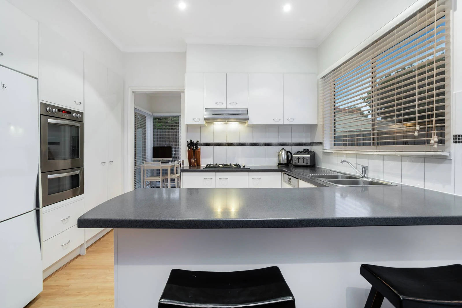 7A View Street, Mornington, VIC