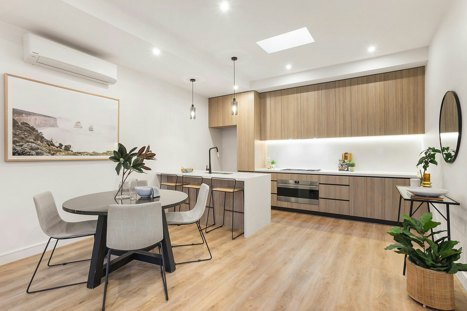 2/15A Burt Crescent, Hampton East, VIC