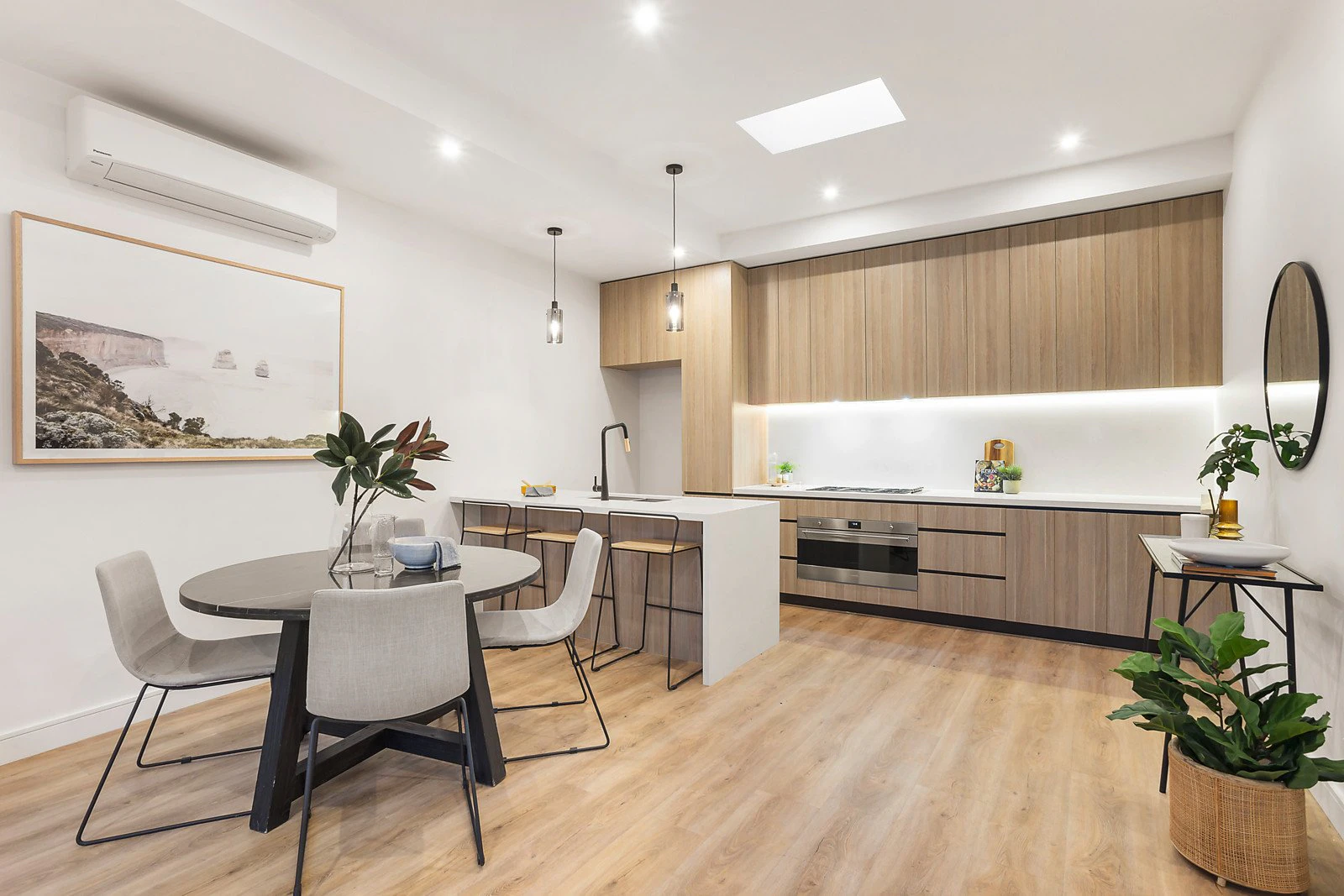 2/15A Burt Crescent, Hampton East, VIC