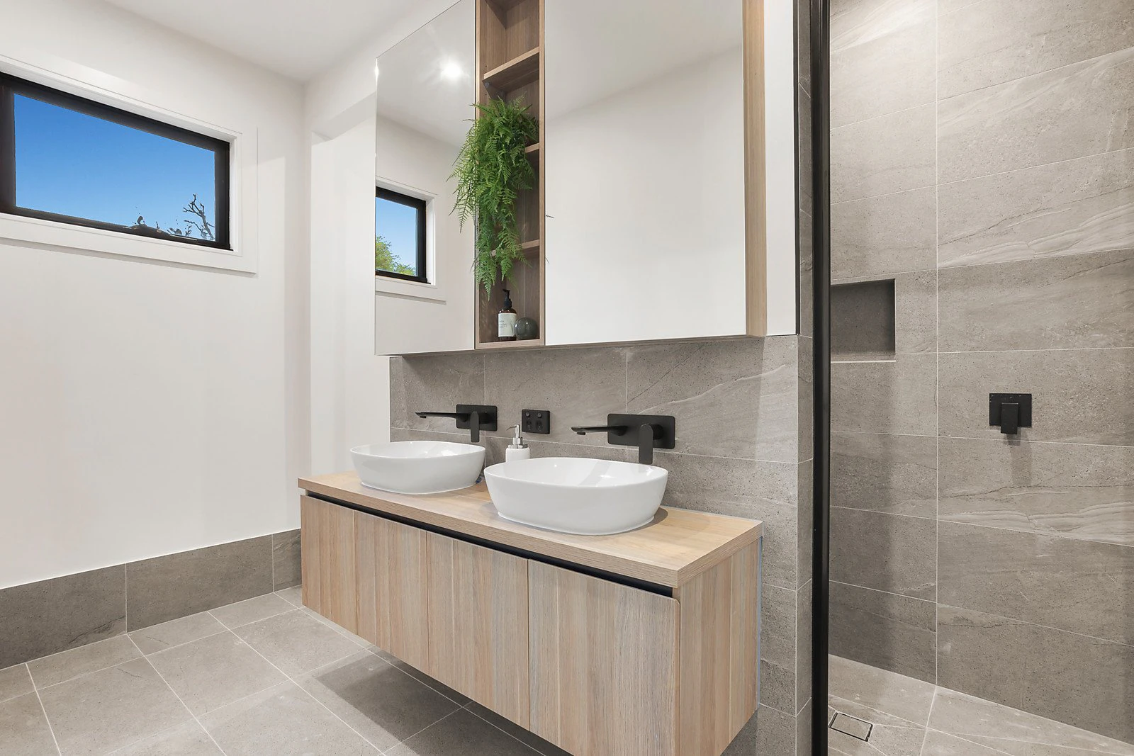 2/15A Burt Crescent, Hampton East, VIC