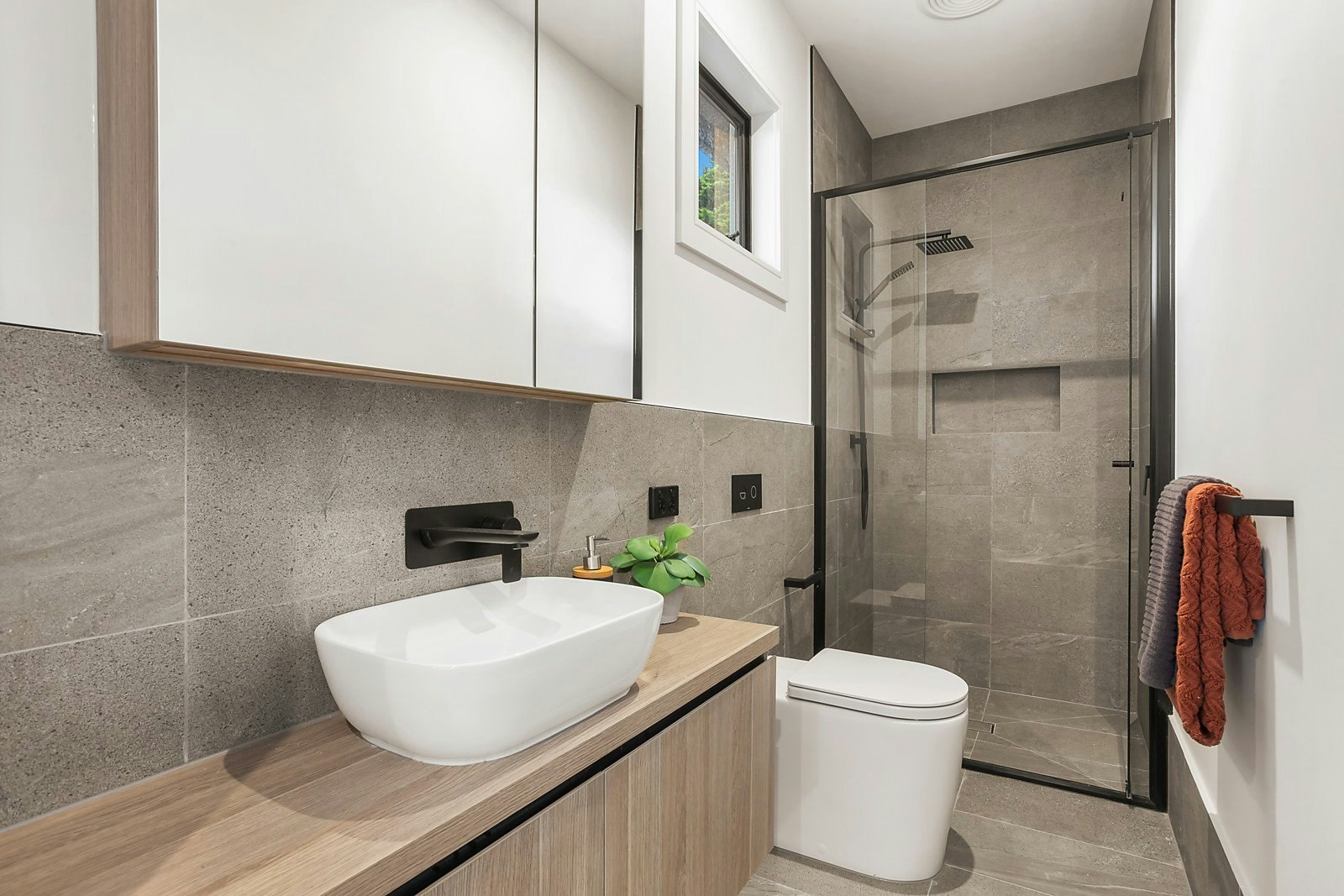 2/15A Burt Crescent, Hampton East, VIC