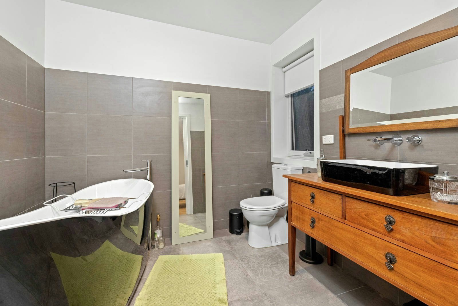 4 Downward Street, Mornington, VIC