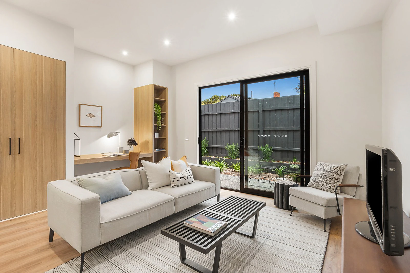 2/15A Burt Crescent, Hampton East, VIC