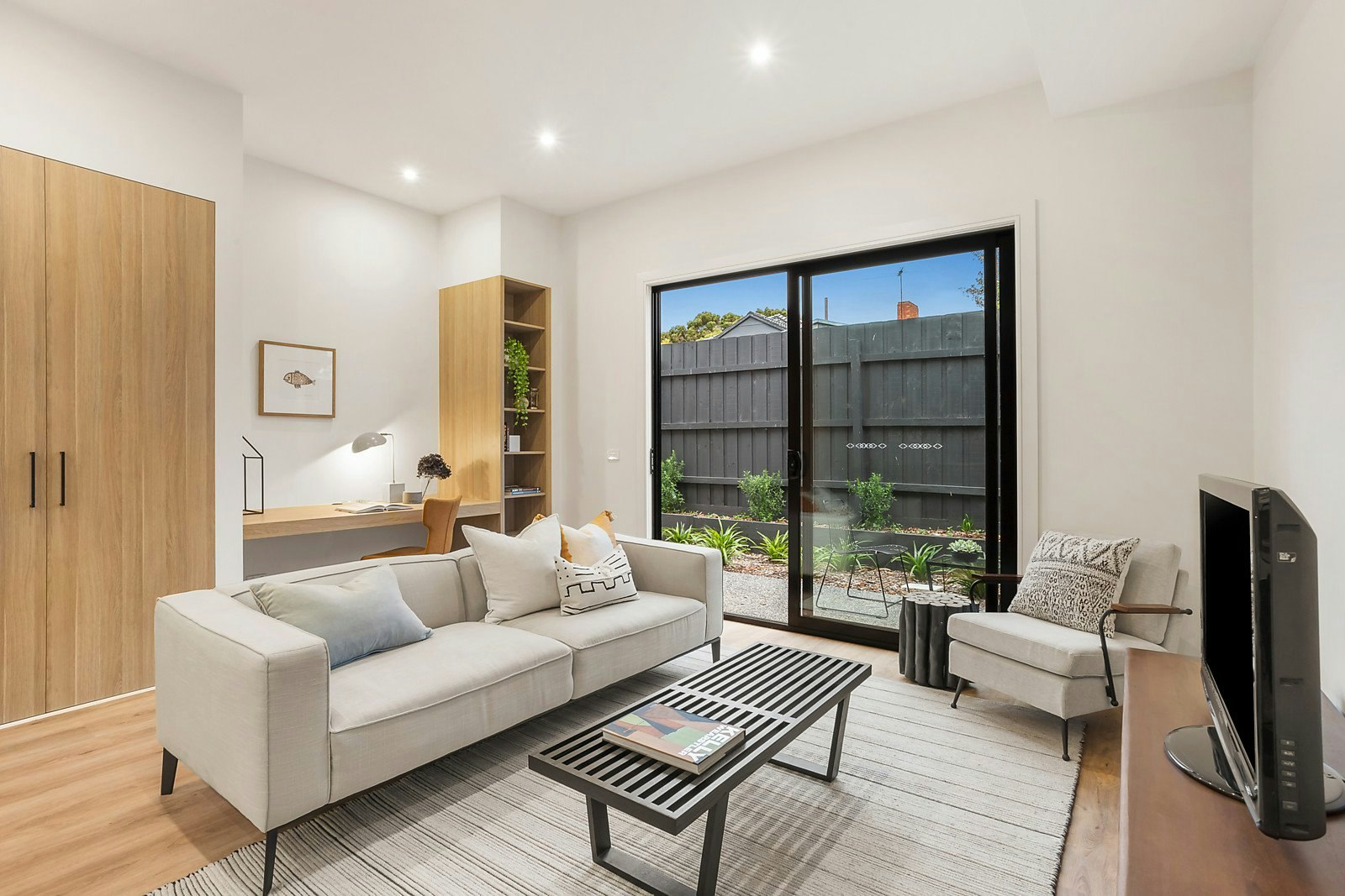 2/15A Burt Crescent, Hampton East, VIC