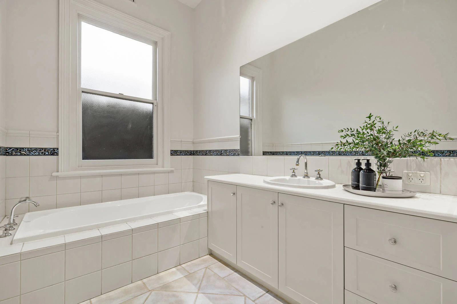 25 Erica Avenue, Glen Iris, VIC