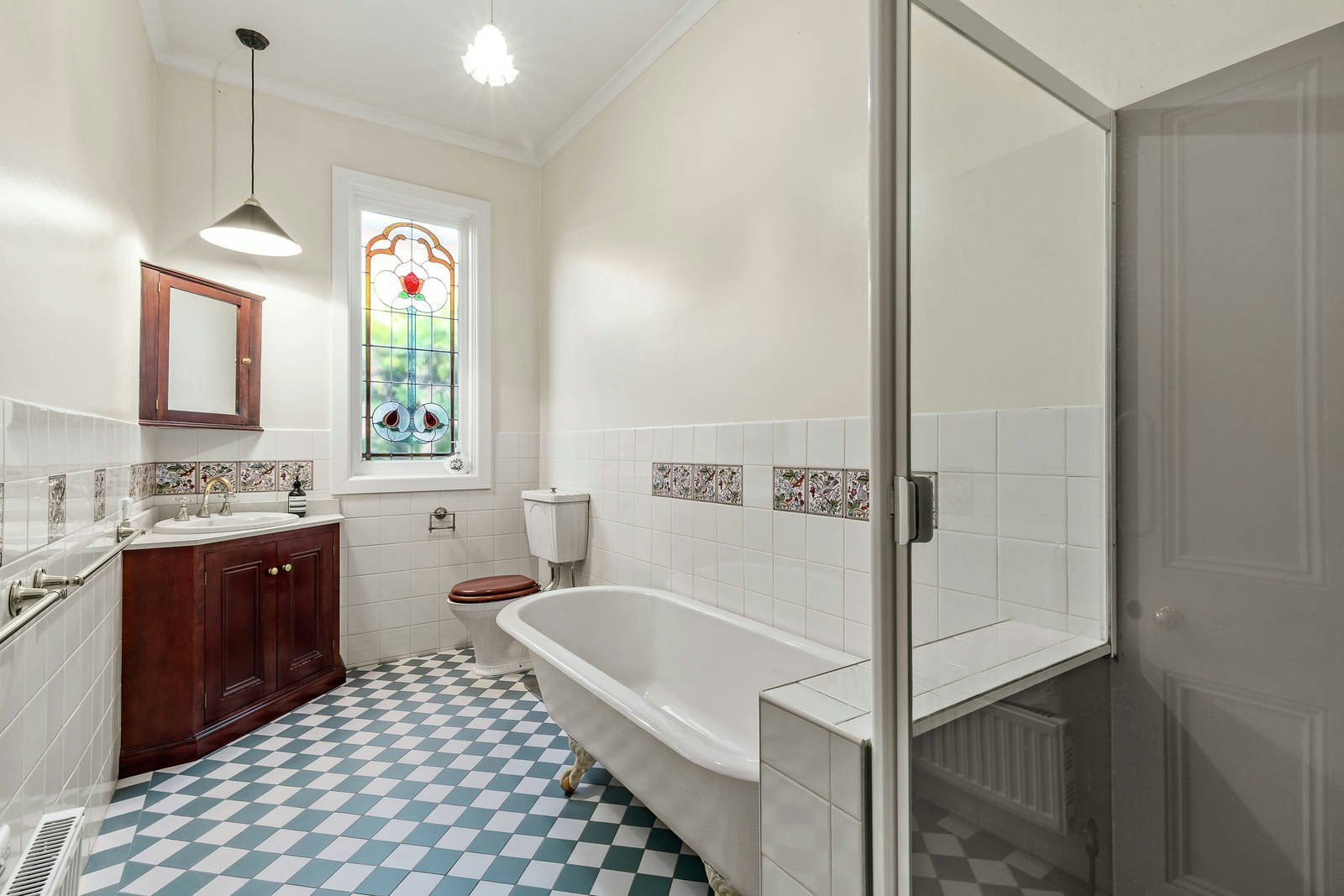 15 Logan Street, Canterbury, VIC