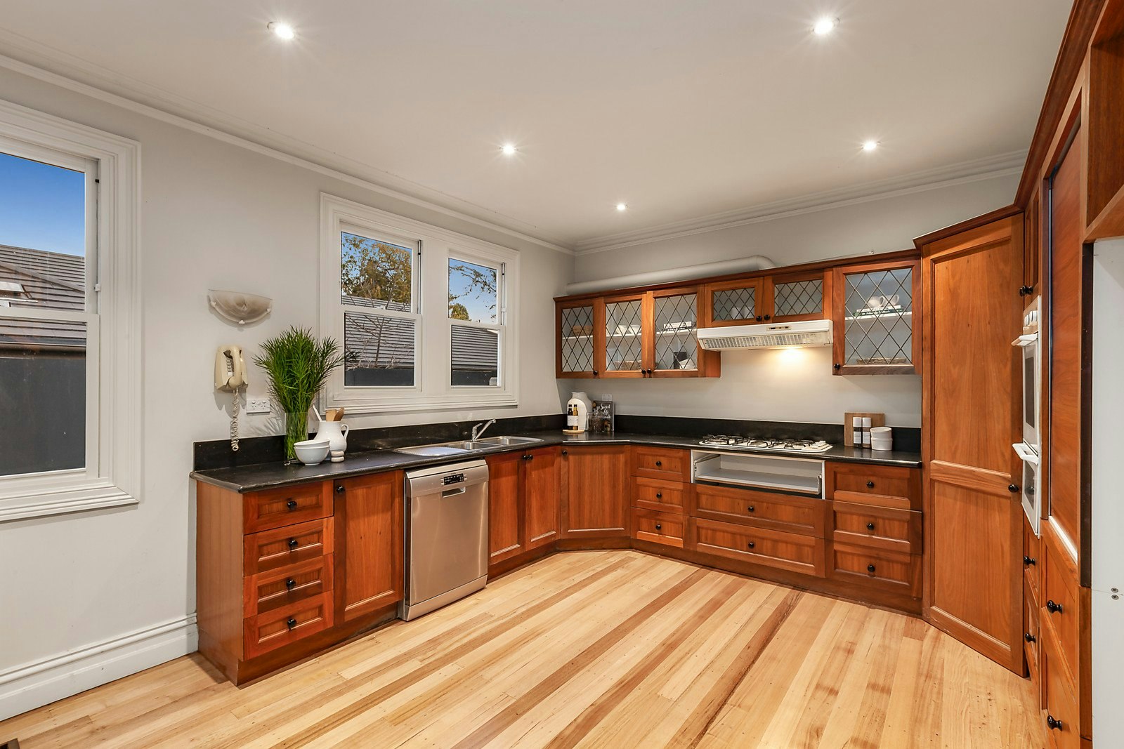 4a Avenue Athol, Canterbury, VIC