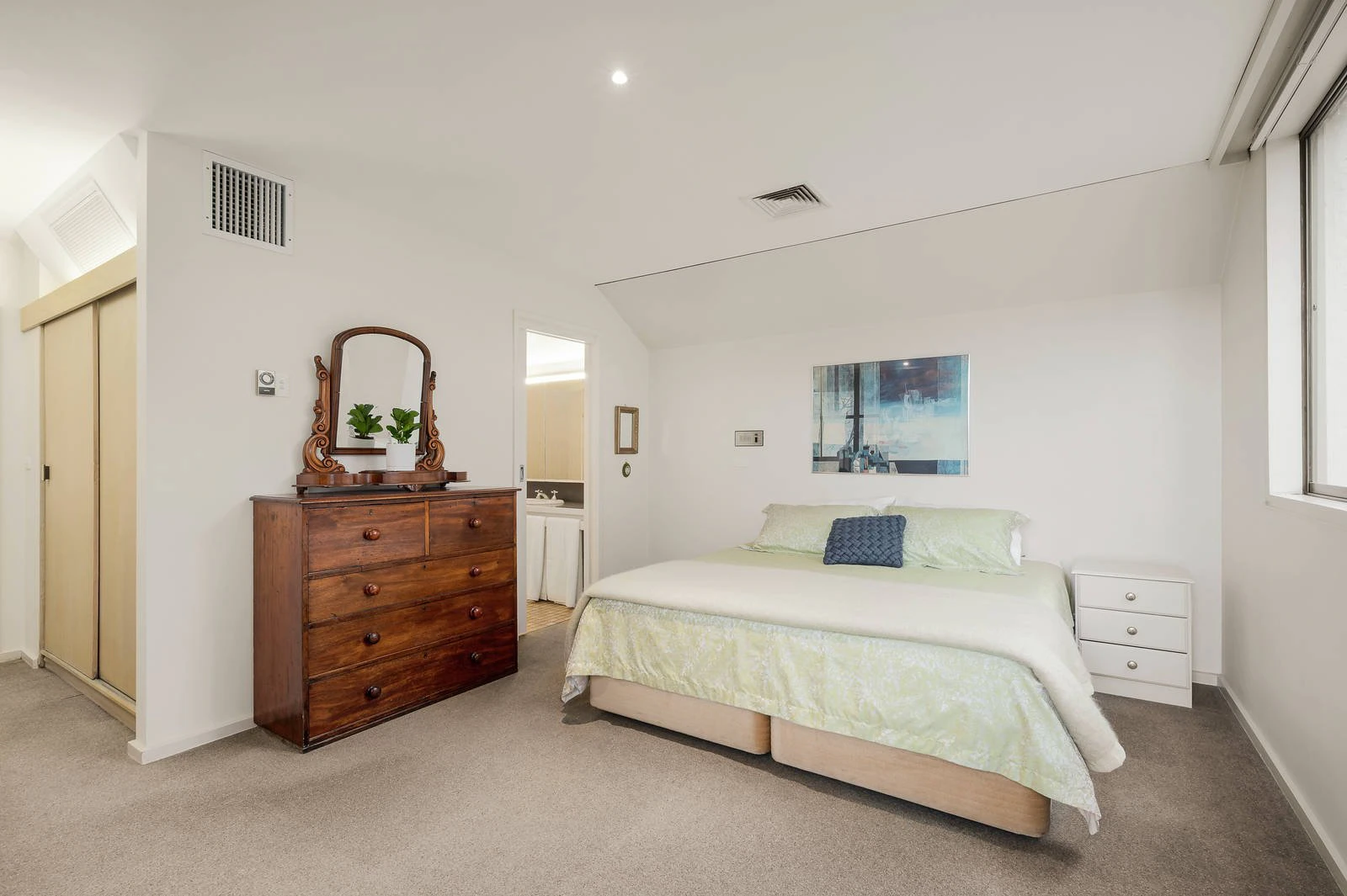 11 Glenbrook Avenue, Malvern East, VIC