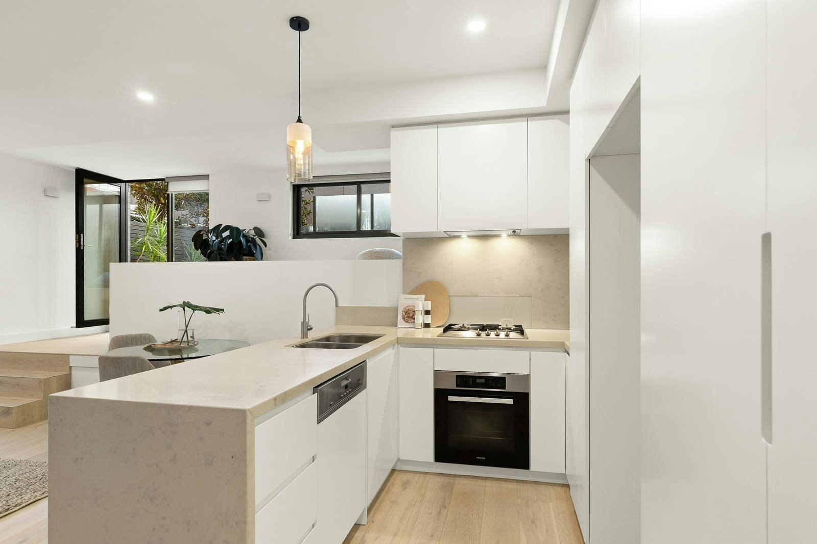 8/92 Hawthorn Road, Caulfield North, VIC