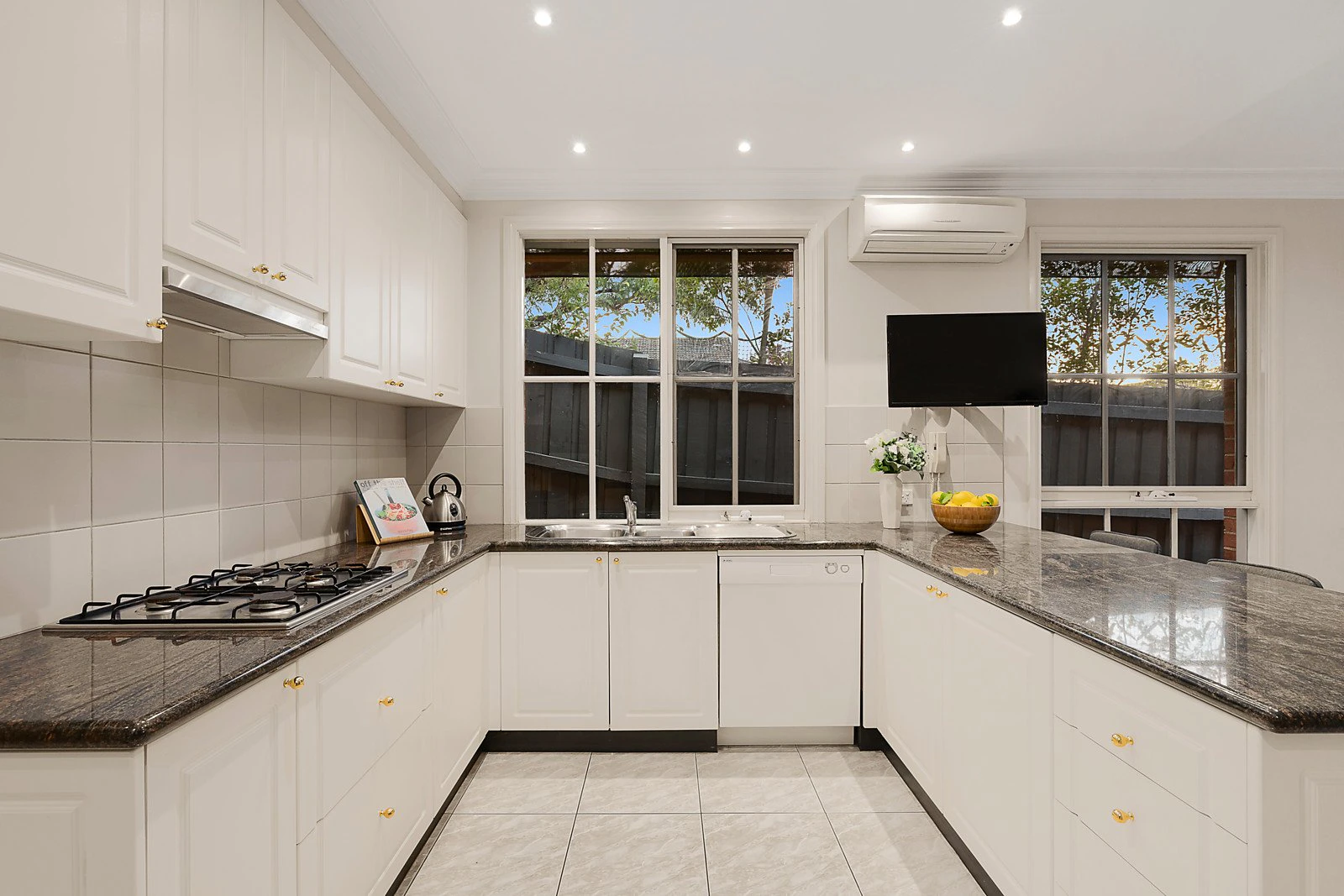 2/37 Donna Buang Street, Camberwell, VIC