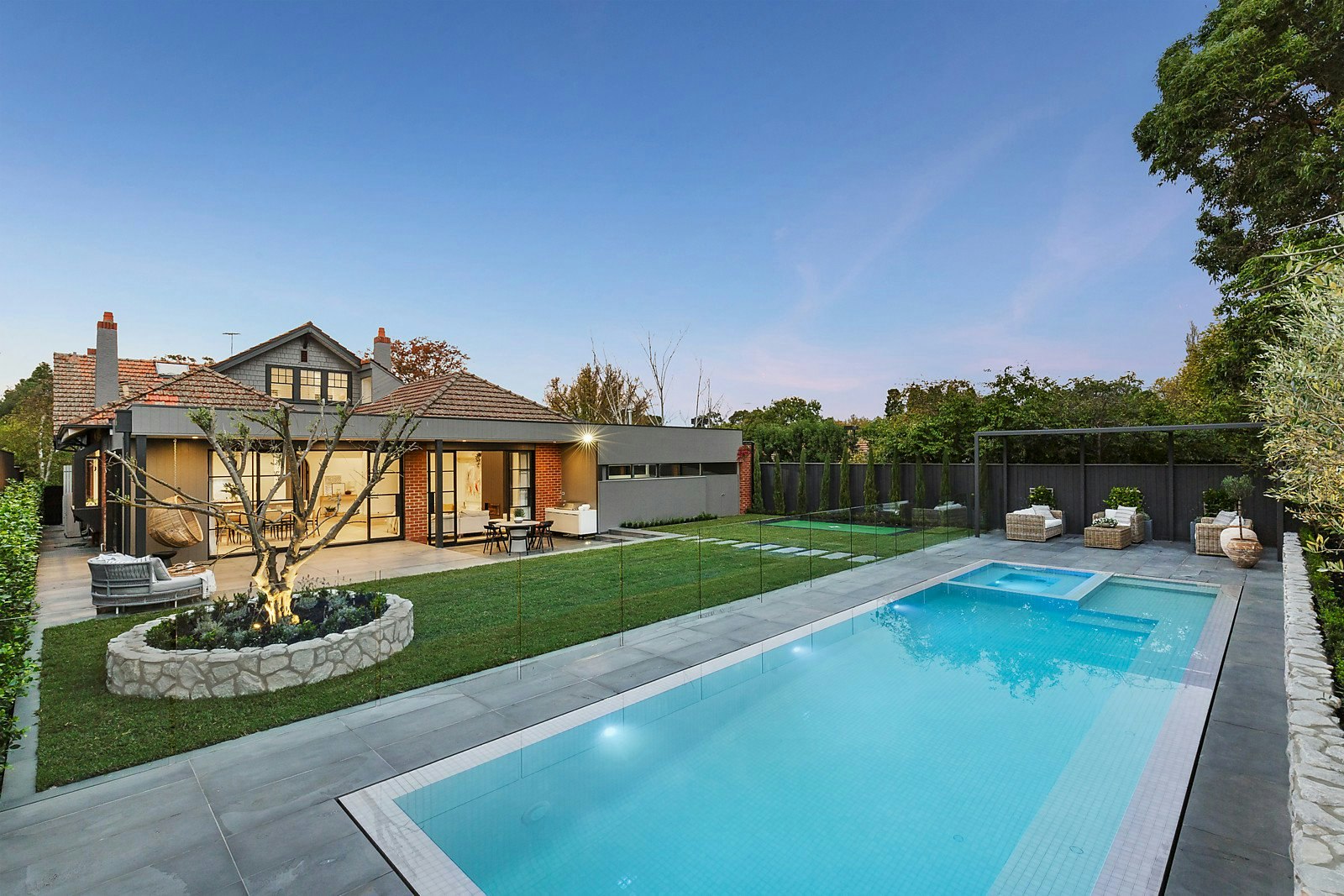 15 Glenbrook Avenue, Malvern East, VIC