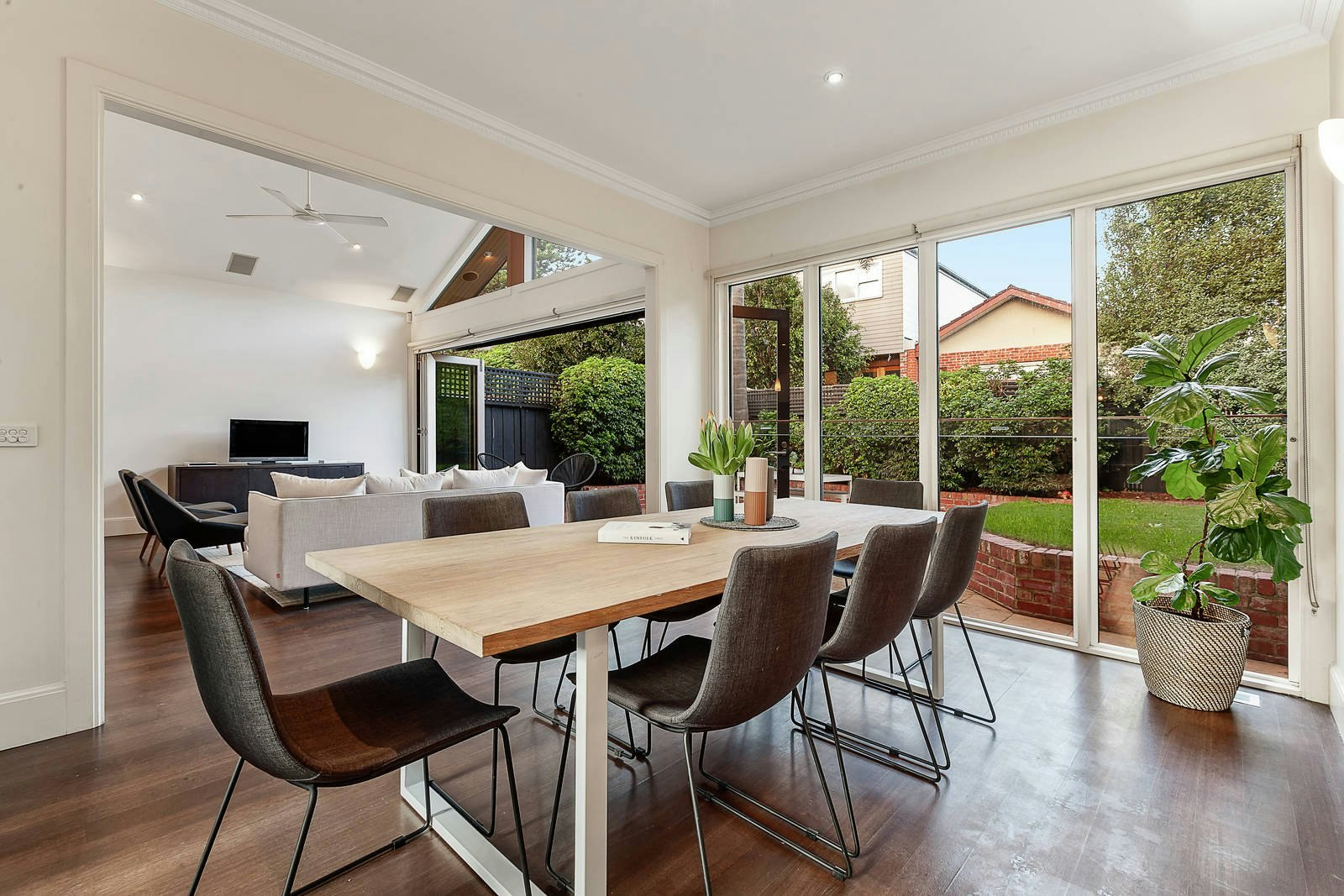 2 Victoria Road South, Malvern, VIC