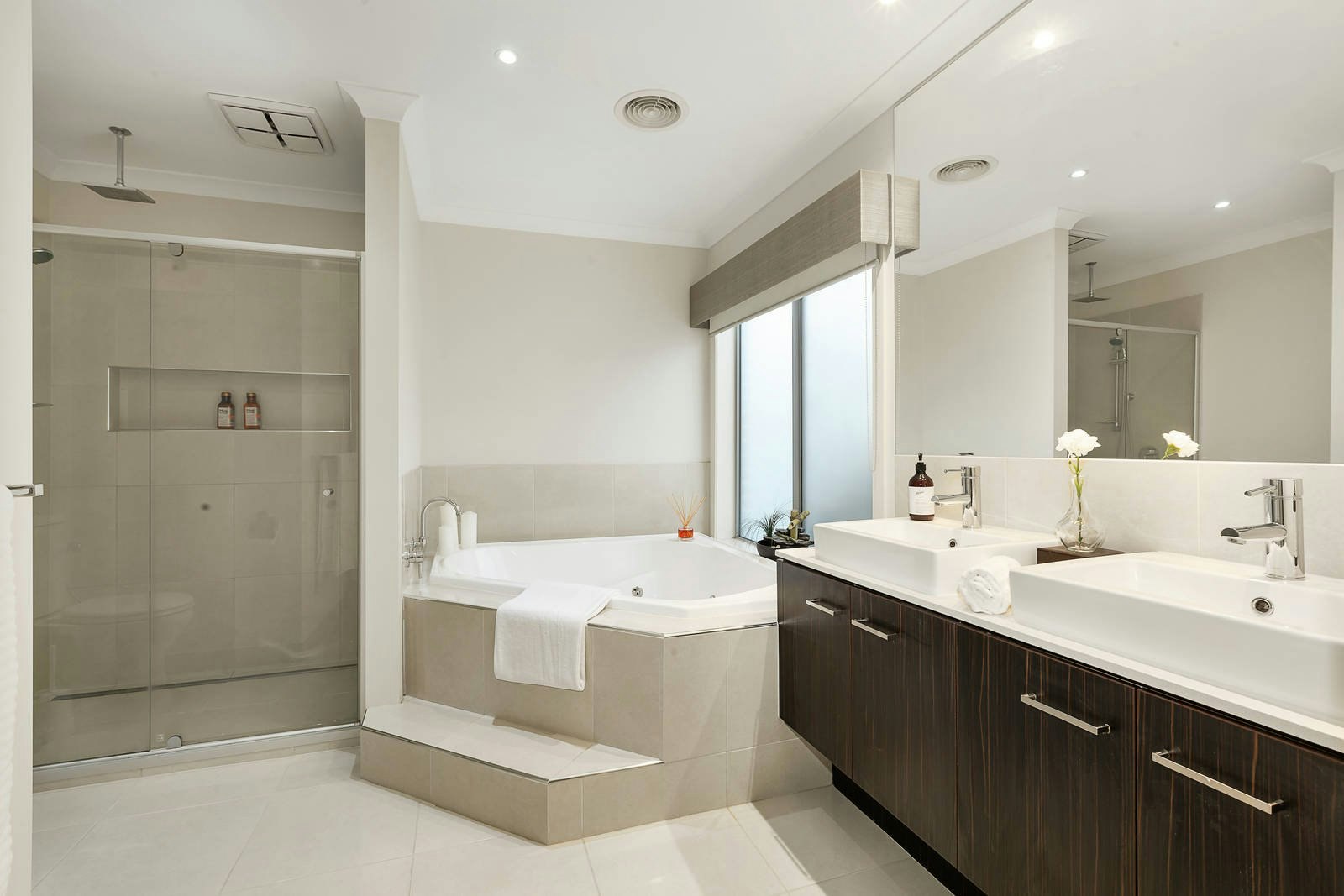 8 Sutton Parade, Mont Albert North, VIC