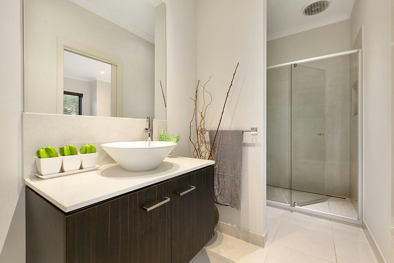 8 Sutton Parade, Mont Albert North, VIC