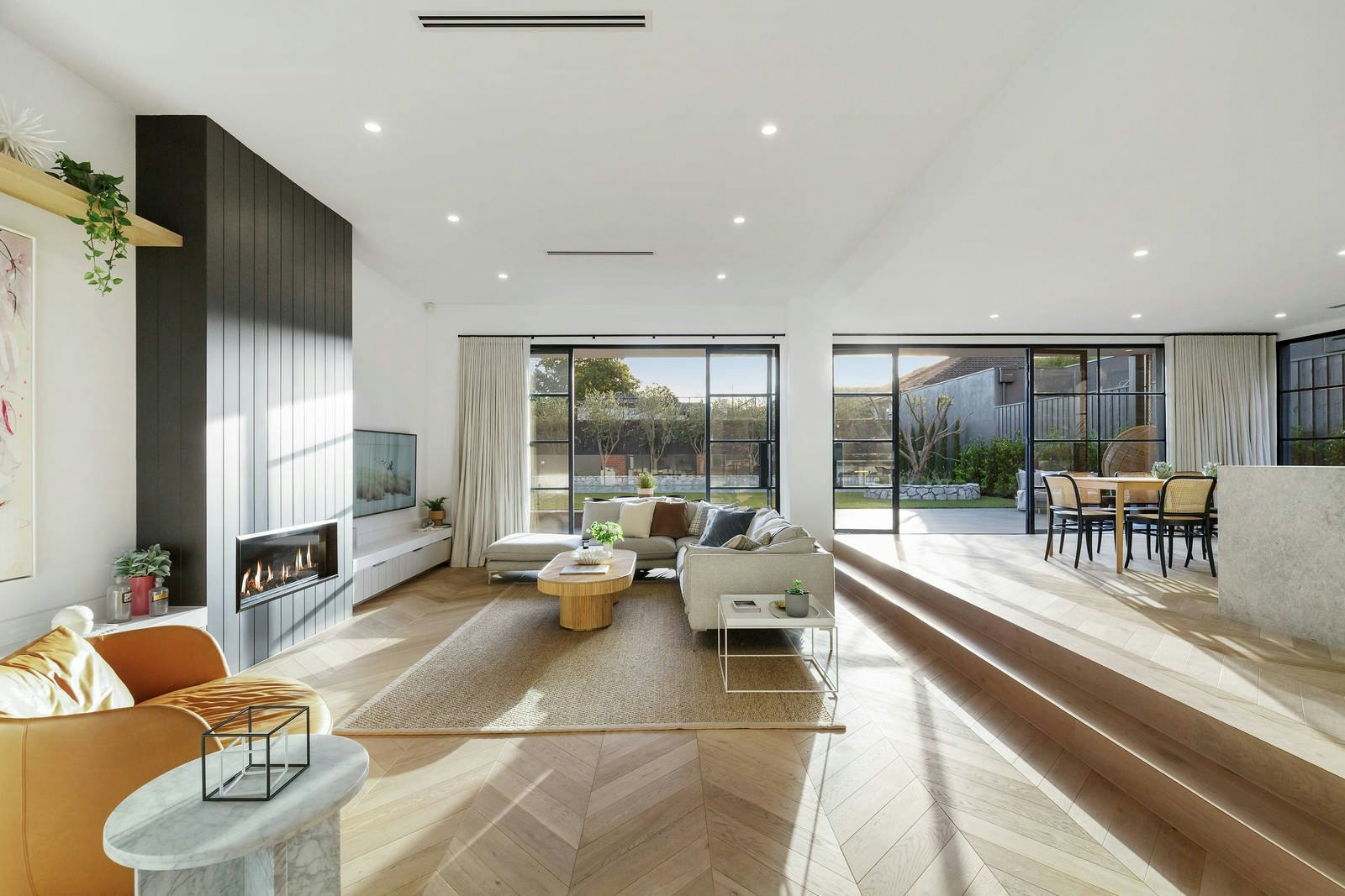 15 Glenbrook Avenue, Malvern East, VIC