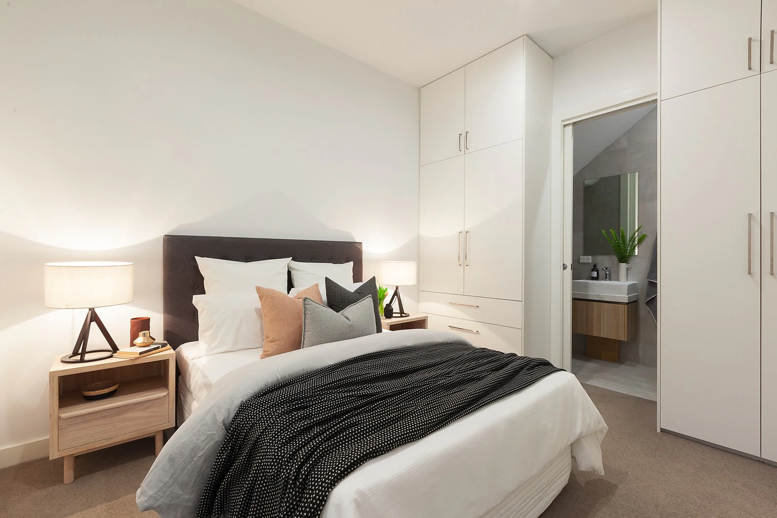 1/204 Wattle Valley Road, Camberwell, VIC