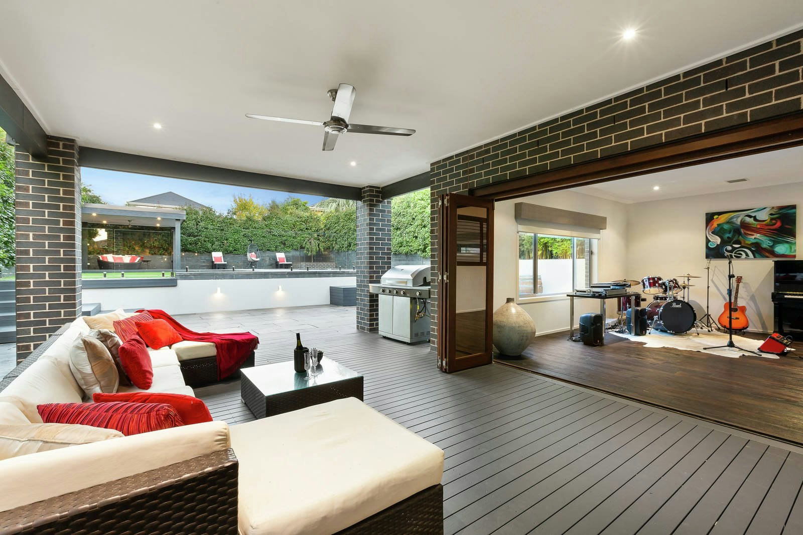 8 Sutton Parade, Mont Albert North, VIC