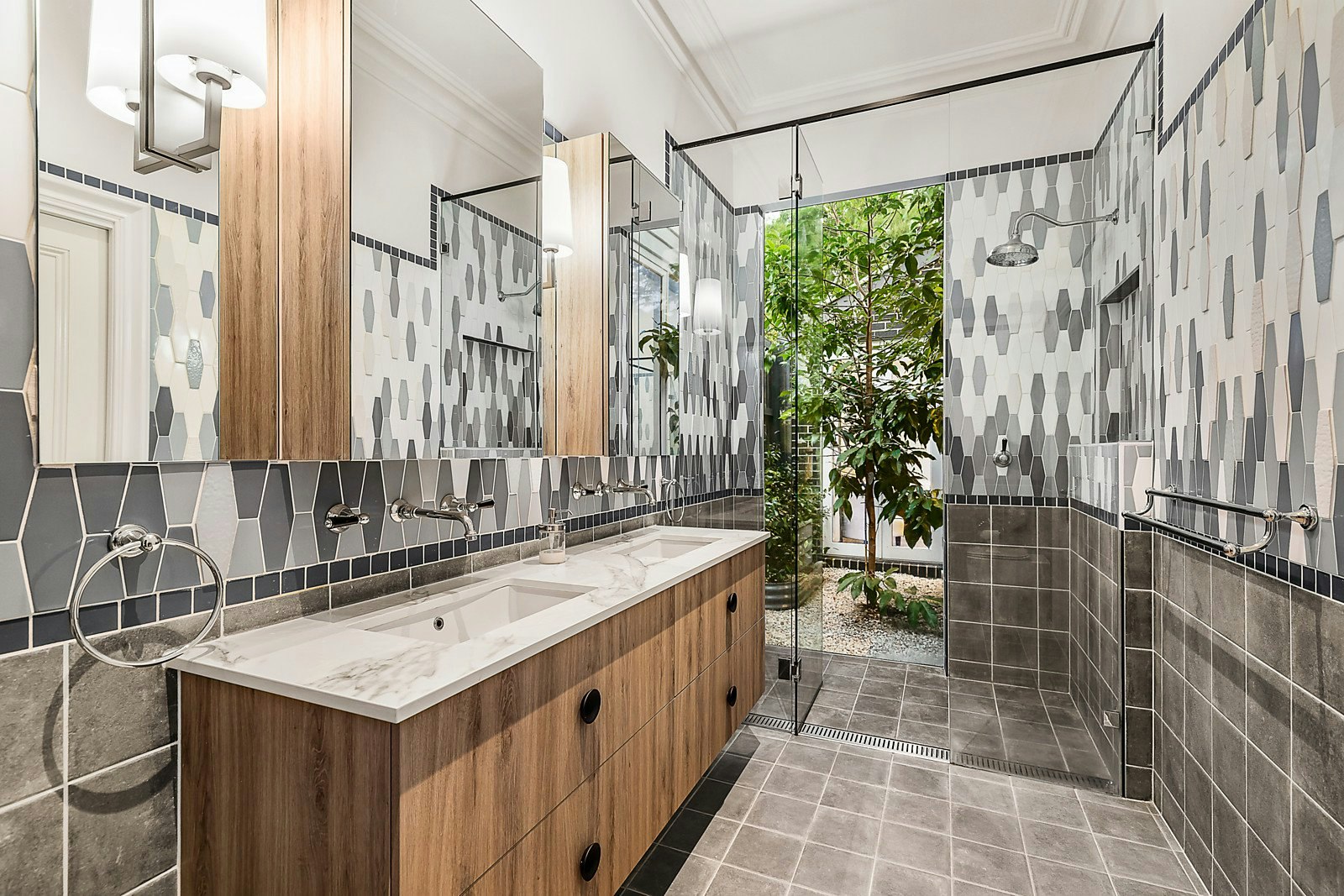 2 Cowper Street, Brighton, VIC