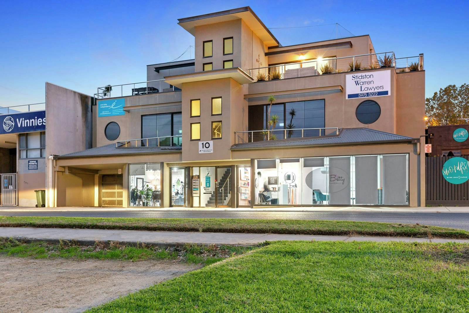 1/10 Blamey Place, Mornington, VIC